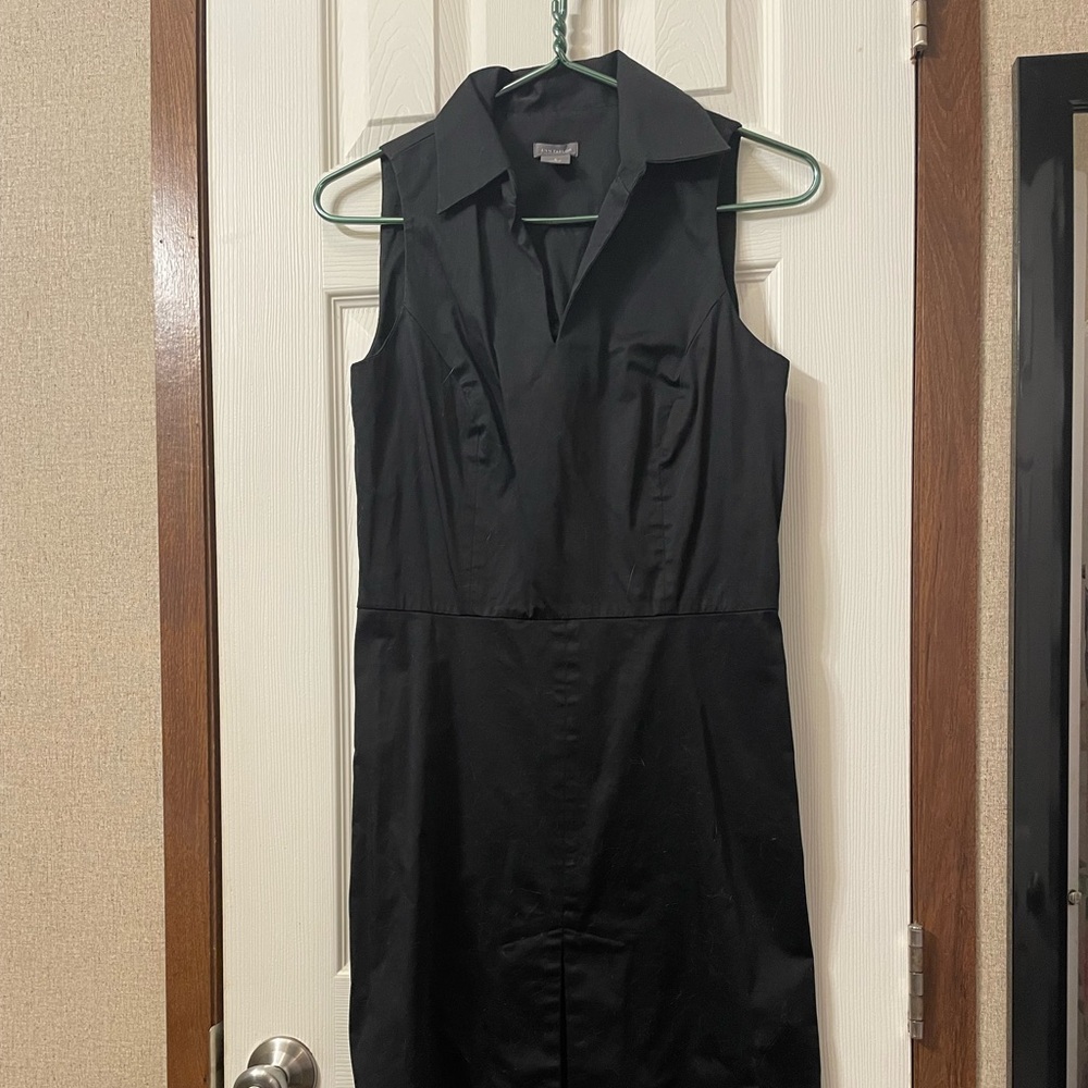 Ann Taylor, size 4, black dress, v-neck, collar, side zipper, short.